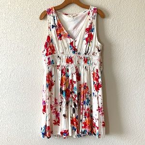Entro | Ivory V-neck Floral Dress